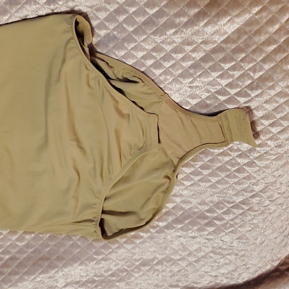 LE MYSTERE Seamless Firm Control 38C Multiposition Straps - Picture 5 of 9